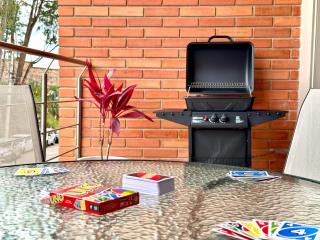 Acogedor apartamento céntrico con 3habitaciones con baño, terraza y 2estacionamientos - Cuenca - 2