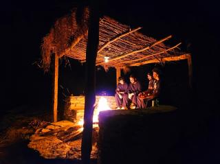 Chaukhamba Cradle - 1