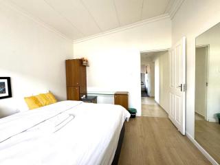 Spacious Shared 3-Bedroom Villa Near Bloubergstrand Beach with Pool & Free Wi-Fi - 8