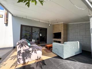 Spacious Shared 3-Bedroom Villa Near Bloubergstrand Beach with Pool & Free Wi-Fi - 2
