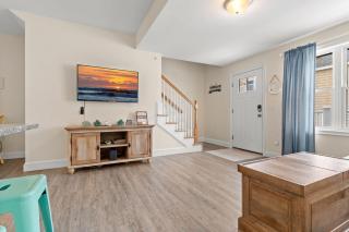 Fun Game Room Steps to Beach 2 Level Lux Condo - Hampton - 2