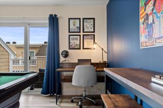 Fun Game Room Steps to Beach 2 Level Lux Condo - 8