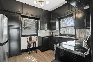 Pacific Cove 9 - Unique Pet-Friendly Bungalow - 5