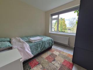 Lovely & Beautiful 2 Bed-Apartment in Borehamwood - 1