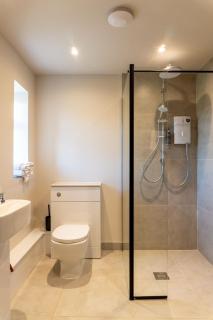 SHARNBROOK INN self contained guest unit Contractors Santa Pod - 5