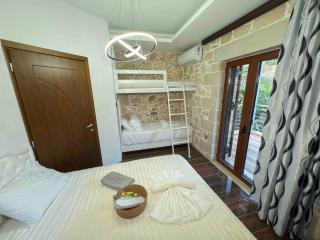 Heated Private Ozone Salt Pool, Jacuzzi, Cinema Inside & Outside, Ping Pong, Billiard, Ps5, Playground, Giant Chess, Giant Monopoly, Table Football, 3x Surround Sound - Villa Rokka Luxe - Kissamos - 1