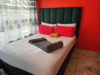 Neo & Ruks Guest House Parow - - 1