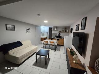 Gîte 2 adultes et 2 enfants à 30mn PuyduFou - 0