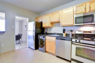Modern Crystal City Apartment Top Amenities & Prime Location - Arlington - 8