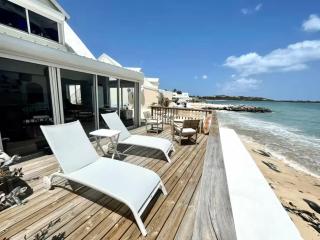 La Plage Bleue, feet in the water with a pool - Les Terres Basses - 9