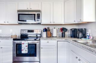 Island Escape Steps to Beach AC Updated - 9