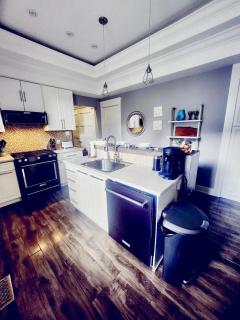 West Harbour Retreat - Prime Location with Hot Tub - Hamilton - 9