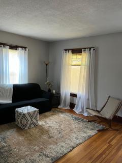 Private 1 bdrm 1bath with off street parking centrally located - Rochester - 5