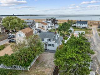 Shoreline Retreat Ocean Views Walk to Beach AC - Newburyport - 8