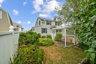 Shoreline Retreat Ocean Views Walk to Beach AC - Newburyport - 2