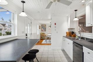 Shoreline Retreat Ocean Views Walk to Beach AC - Newburyport - 4