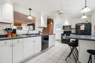 Shoreline Retreat Ocean Views Walk to Beach AC - Newburyport - 3