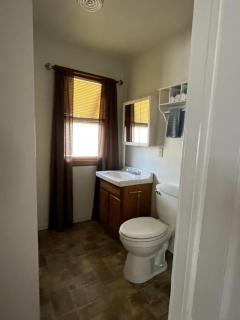 Private 1 bdrm 1bath with off street parking centrally located - Rochester - 2
