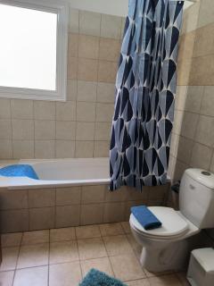 STOP! Book Now 3 Bedroom Large Apartment in Oroklini - 8