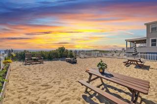 Beachfront Parking Salisbury Beach Retreat - Salisbury - 5