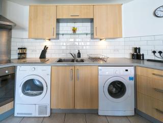 Central Apt En Suites with Pool table and Private Balcony - Portsmouth - 7