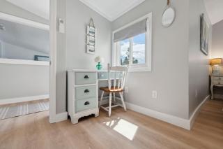 Riverside Retreat Minutes to Beach Updated Kitchen - 6