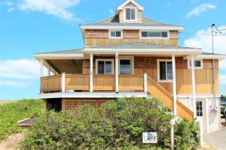 Camp46 Luxury Oceanfront Plum Island Cottage - 3