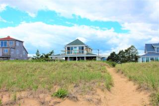 Camp46 Luxury Oceanfront Plum Island Cottage - - 1