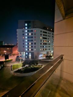 2 Bedroom Flat with Private balcony - Leeds - 2