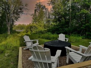 Winnisquam Landing Lakefront Firepit Deck - Tilton - 0