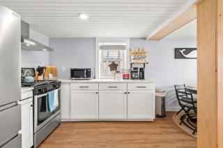 Addie Shack & Cammie Cabana Pet Friendly 10pp - Salisbury - 2