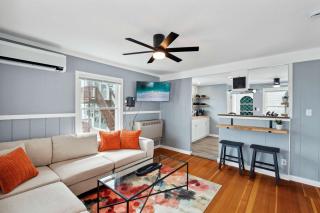 Blinkin Beach House Newly Renovated Steps to Beach - 2