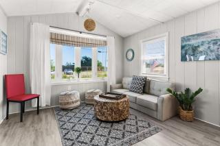 The Salty Dog Pet Friendly Private Yard - Hampton - 1