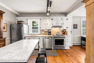 Downtown Historic and Elegant Condo Parking - 7