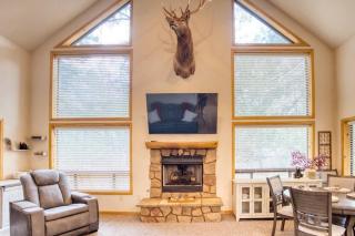 Cozy Family Retreat with Jacuzzi & AZ Sunroom - Pinetop-Lakeside - 9