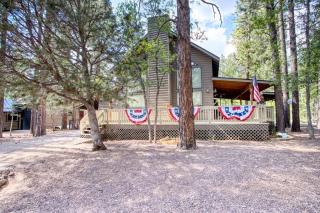 Cozy Family Retreat with Jacuzzi & AZ Sunroom - Pinetop-Lakeside - 7