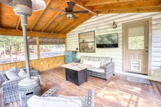 Cozy Family Retreat with Jacuzzi & AZ Sunroom - Pinetop-Lakeside - 5