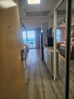 Ocean front paradise studio with ocean view and beach exit - Sunny Isles Beach - 2
