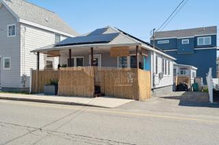 Steps to Beach Fireplace Pat's Porch - Hampton - 8