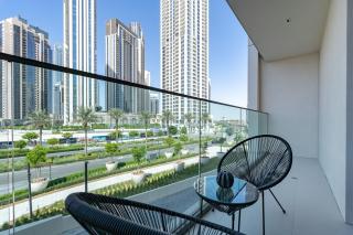Free housekeeping visits during your stay - StayShort - Bright & Elegant 2BR in Creek Harbour - Dubai - 7