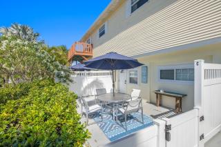 Condo - 2 min walk to beach - 1