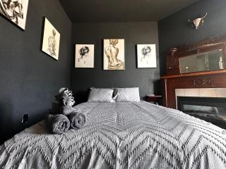 Gothic-Inspired Room with Stunning San Diego Views - San Diego - 0