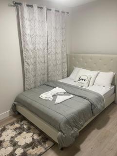 Modern suite in basement Upland - 1