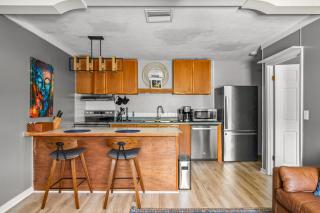 Condo - 2 min walk to beach - 8