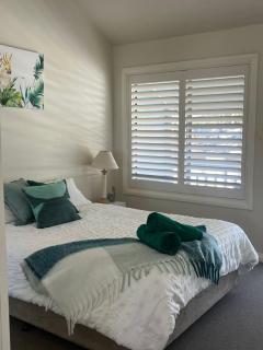 Poppies Lakeview Terrace - 2 Bedroom - Cams Wharf - 3