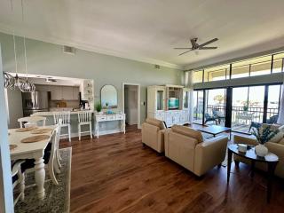 Ocean Village Oasis - 8