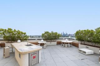 Chic City Apartment, Great Amenities and Location - Melbourne - 9