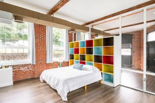 Jennifer's Vibrant Historic Brick Loft Private Apartment - Providence - 4