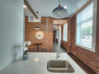 Jennifer's Vibrant Historic Brick Loft Private Apartment - Providence - 1
