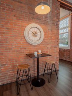 Jennifer's Vibrant Historic Brick Loft Private Apartment - Providence - 3